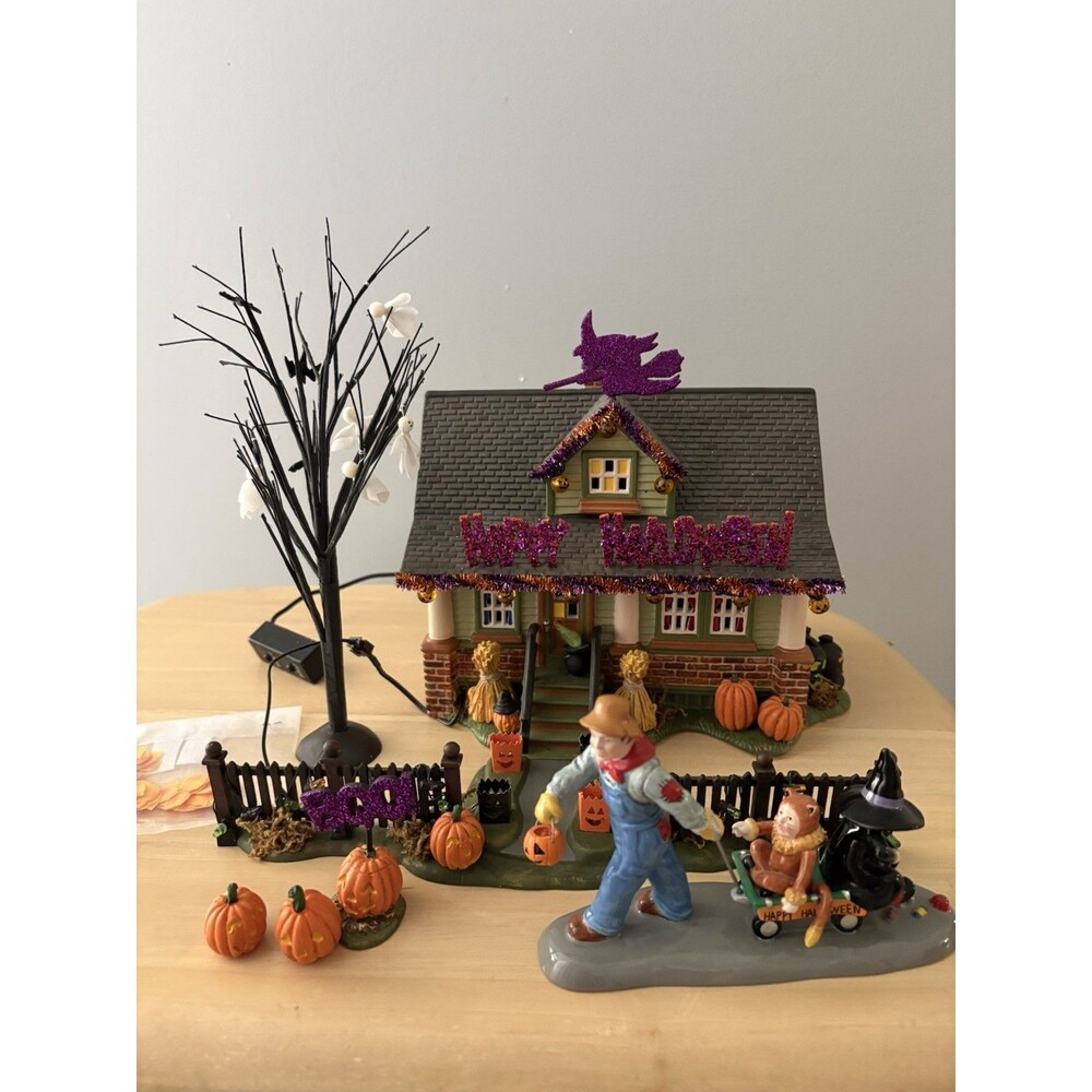 Dept 56 Snow Village Halloween 1031 Trick or Treat Drive Lights Sounds Box 55343